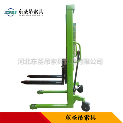 液壓手動搬運車側面產(chǎn)品展示--河北東圣吊索具制造有限公司--液壓堆高車|手動叉車|小型攪拌機|石材夾具